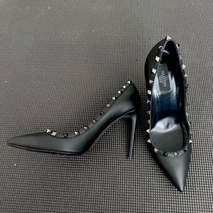 Valentino Garavani NOIR pumps